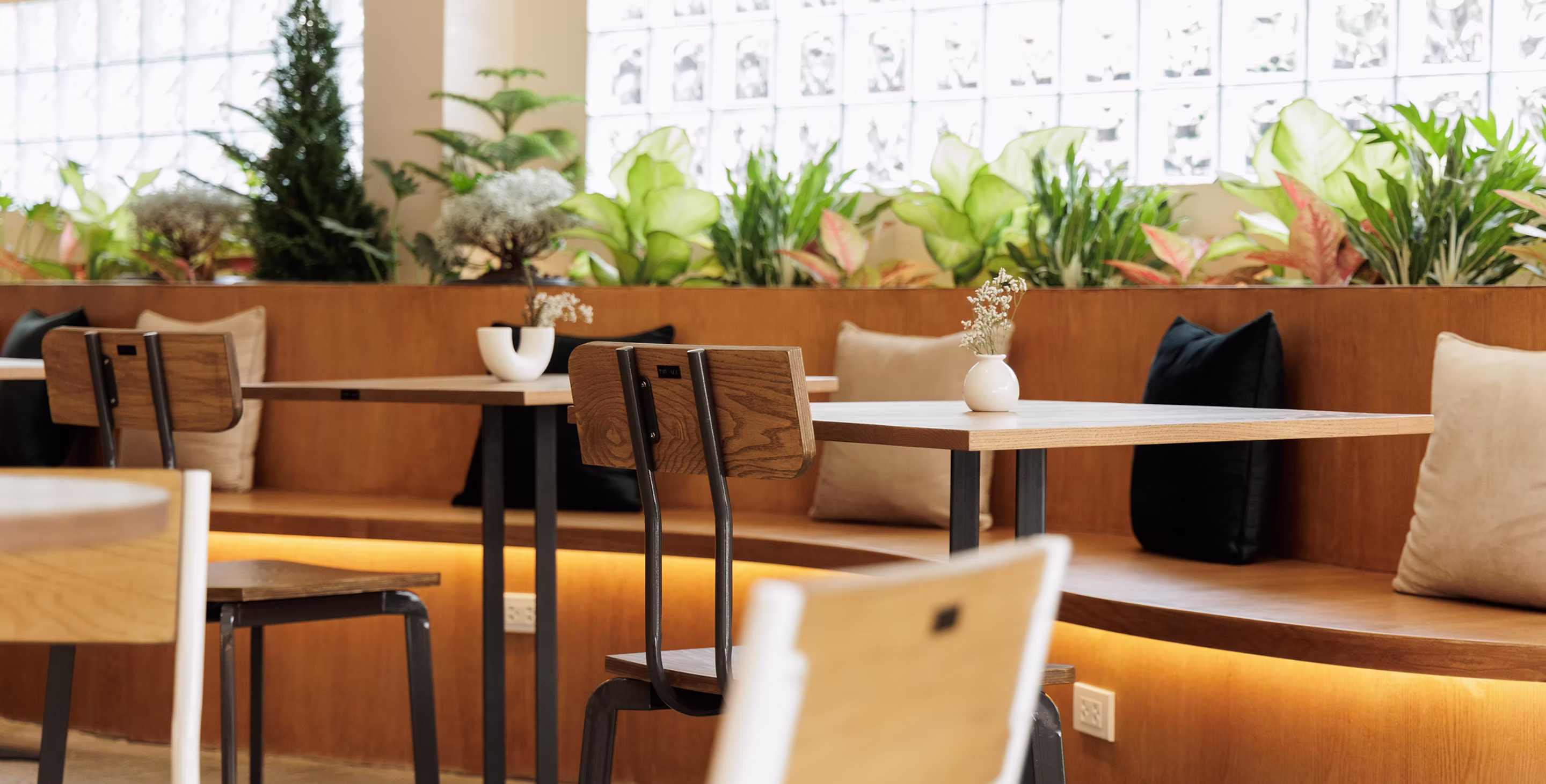 T'IN seating area